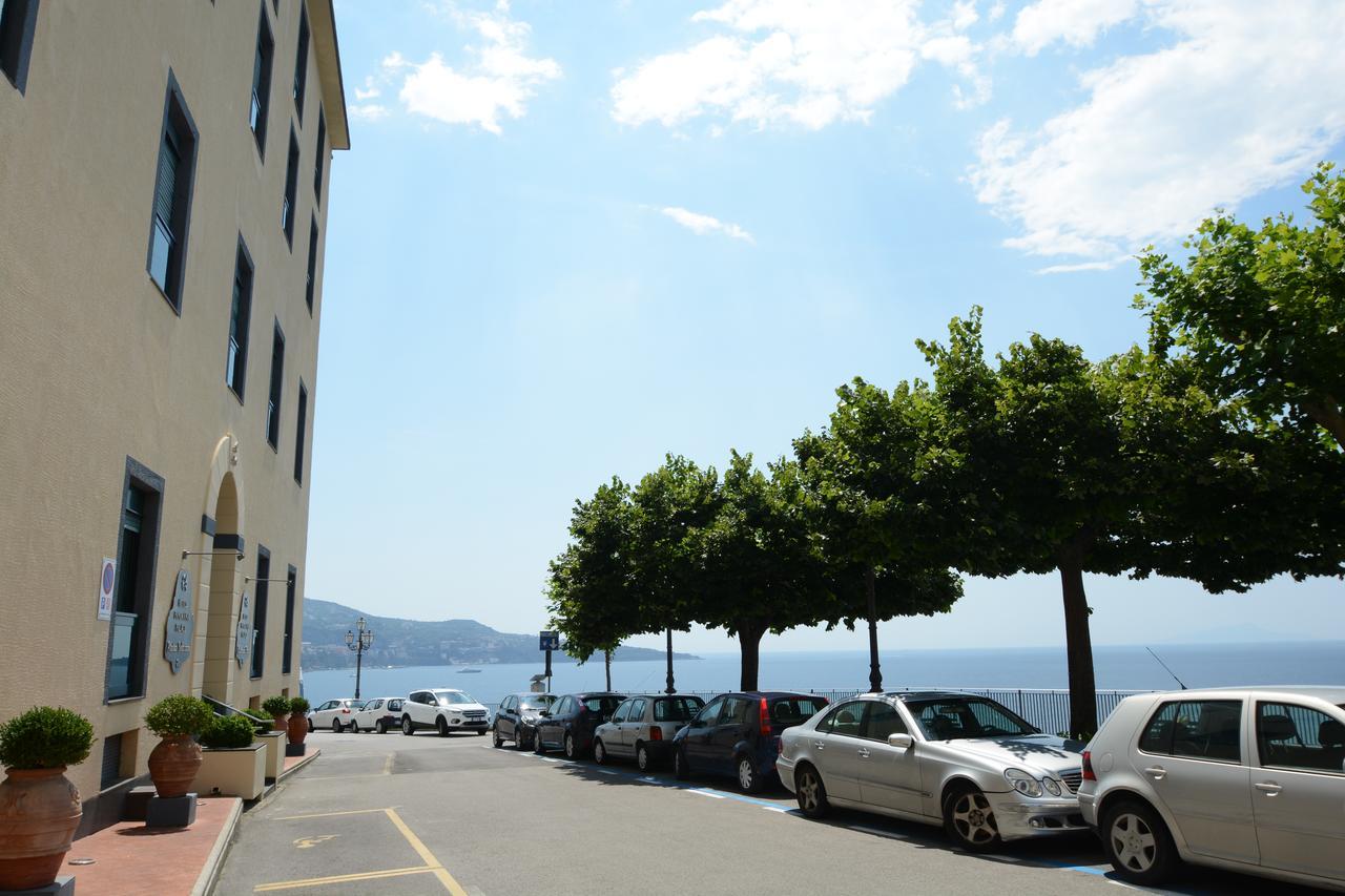Panorama Palace Hotel Meta Exterior foto